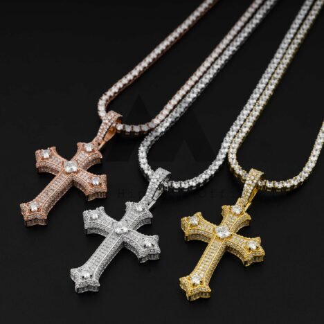 Iced Out VVS Moissanite Cross Pendant in 925 Sterling Silver for Hip Hop