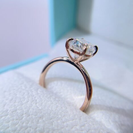 3CT Oval Moissanite Diamond Ring in Rose Gold - Elegant Engagement Jewelry - Image 3